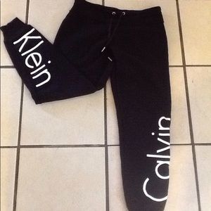 Calvin Klein blk jogger Capri ..sz. S . EUC !